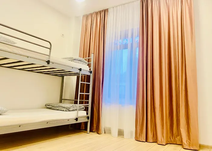 بيت شباب Cazan House بوخارست