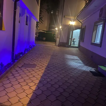 Cazan House بيت شباب بوخارست