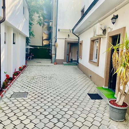 ホステル Cazan House